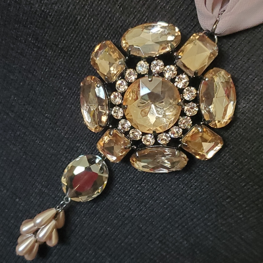 Stunning ribbon and rhinestones bold statement necklace taupe, tan